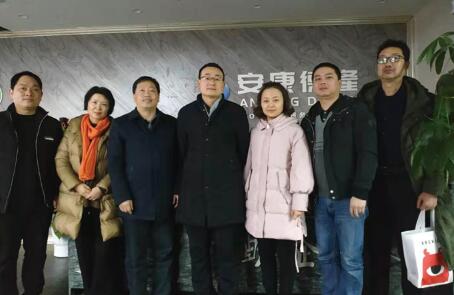 市、區(qū)科技局一行領(lǐng)導(dǎo)蒞臨參 觀指導(dǎo)
